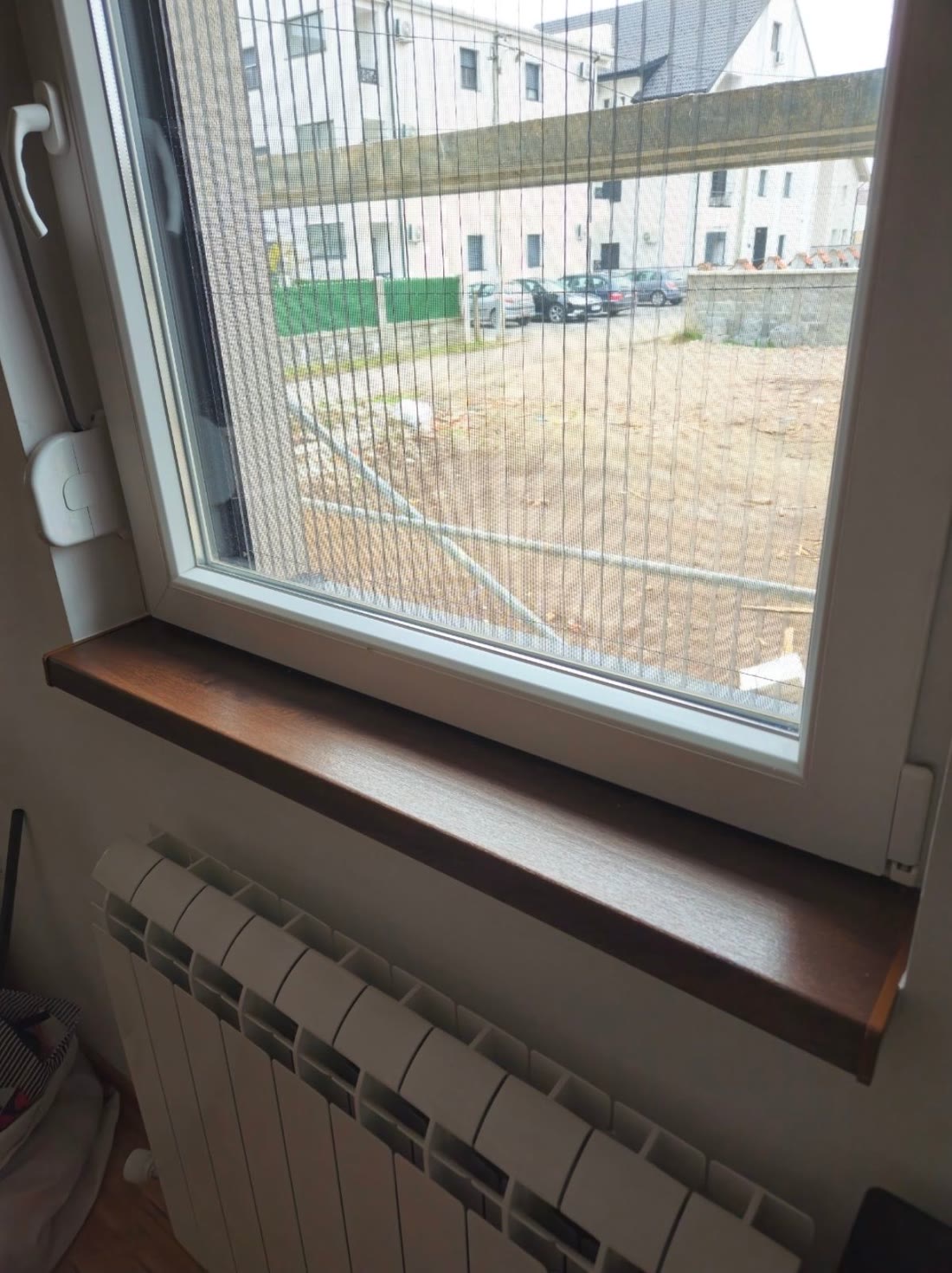 PVC podprozorska daska u drvo dekoru orah